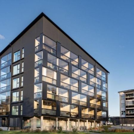 Modern Apartment Near Tampereen Messukeskus, With Own Private And Free Parking Bagian luar foto